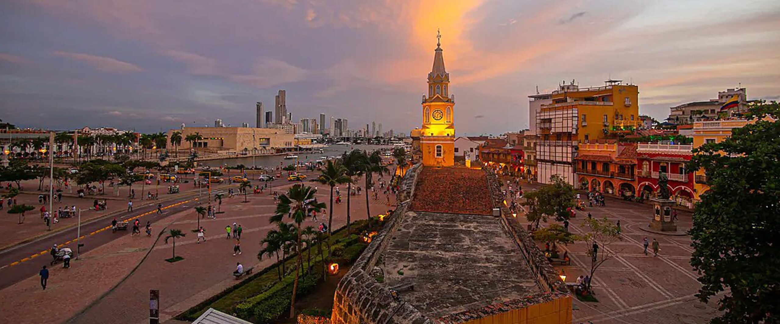 Villa Front Clock Tower - Vista Principalx