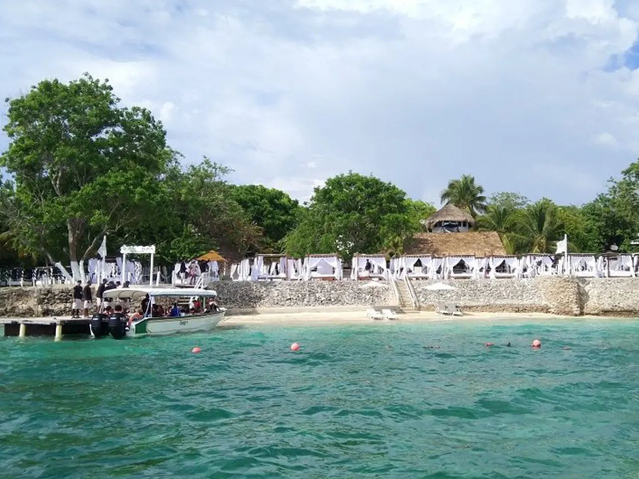 Bora Bora Beach Club - VIP Area » Classy Cartagena