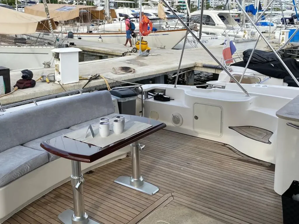 64 Ft Sea Ray – Luxury Yacht