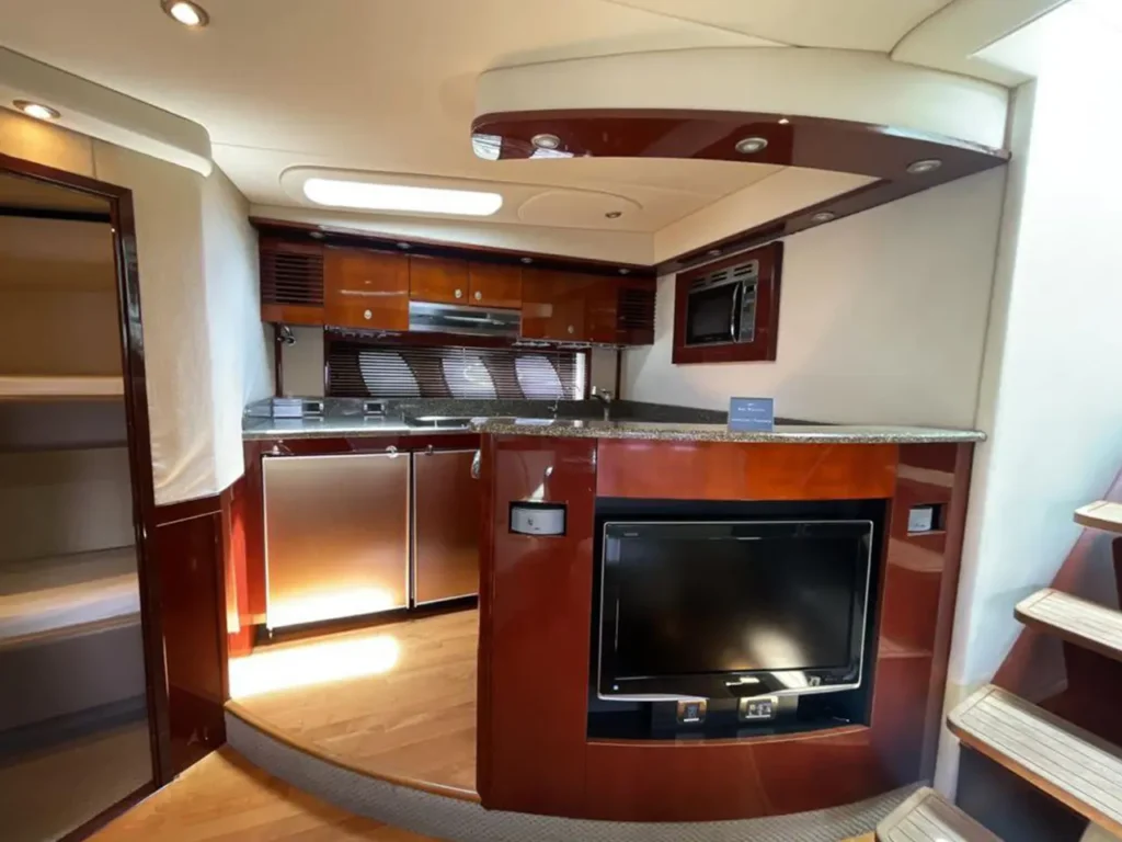 64 Ft Sea Ray – Luxury Yacht